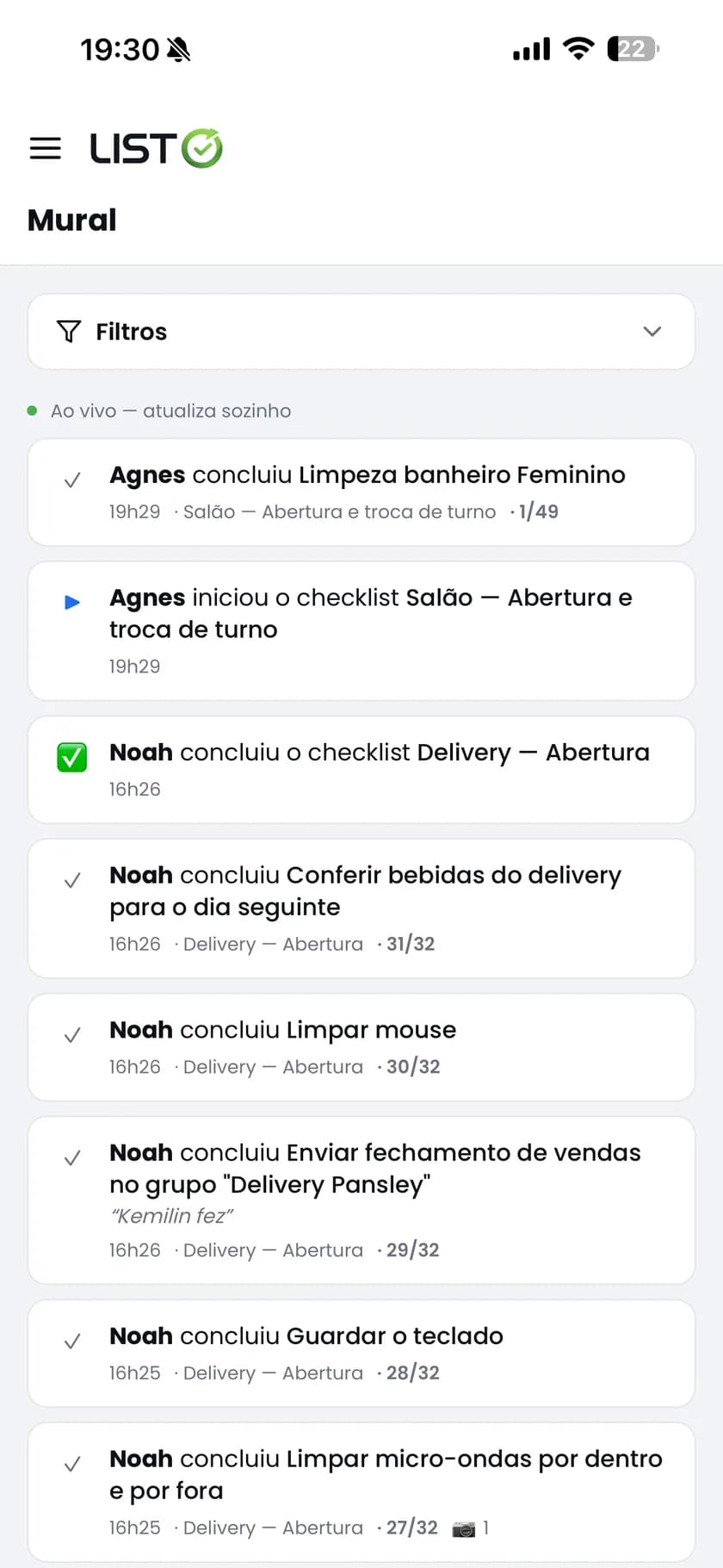 Mural de atividades ao vivo, com cada tarefa concluída listada em ordem, mostrando quem fez, o horário e o progresso do checklist.